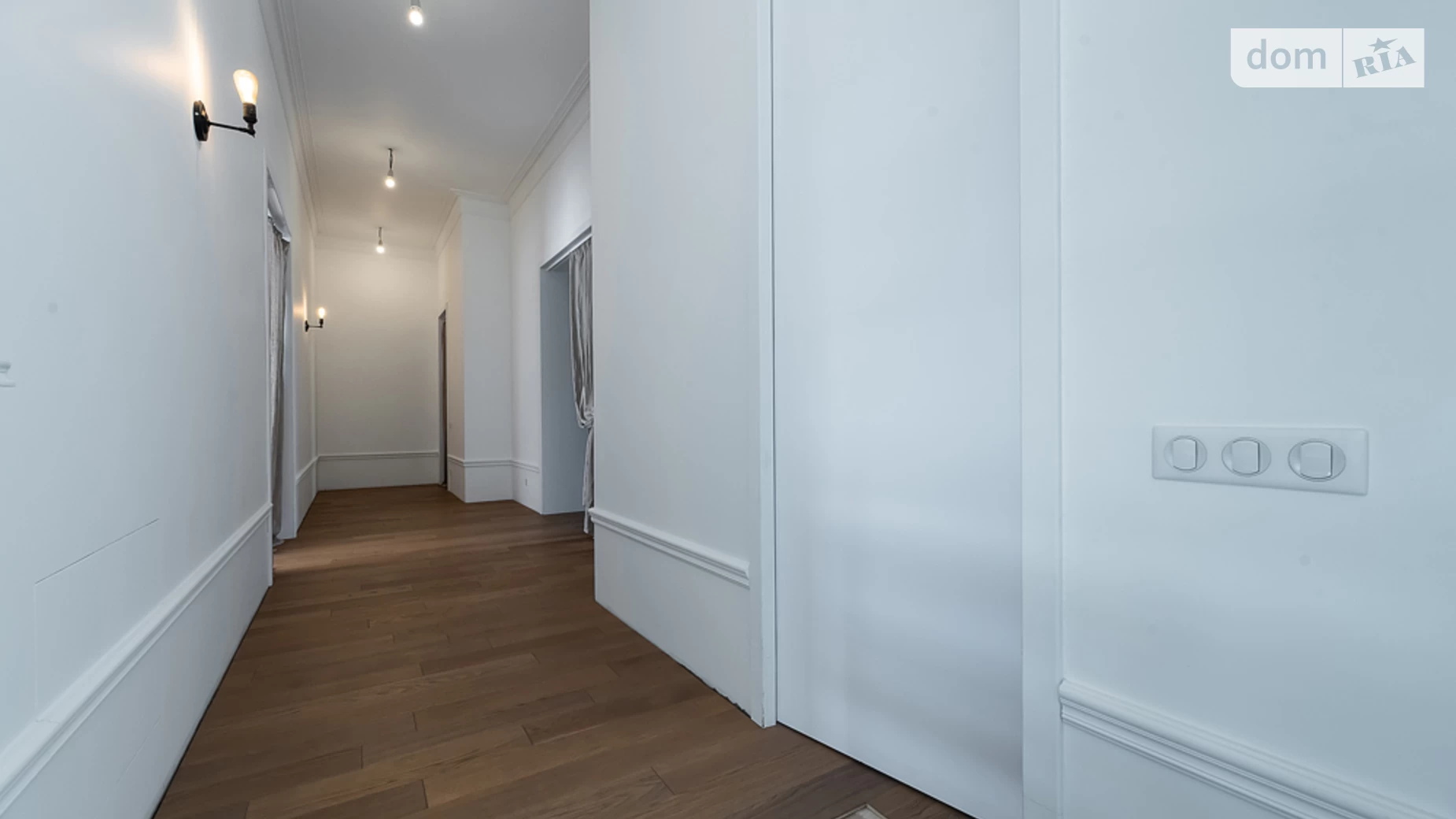 Продається частина будинку 228 кв. м з подвалом, цена: 752400 € - фото 2