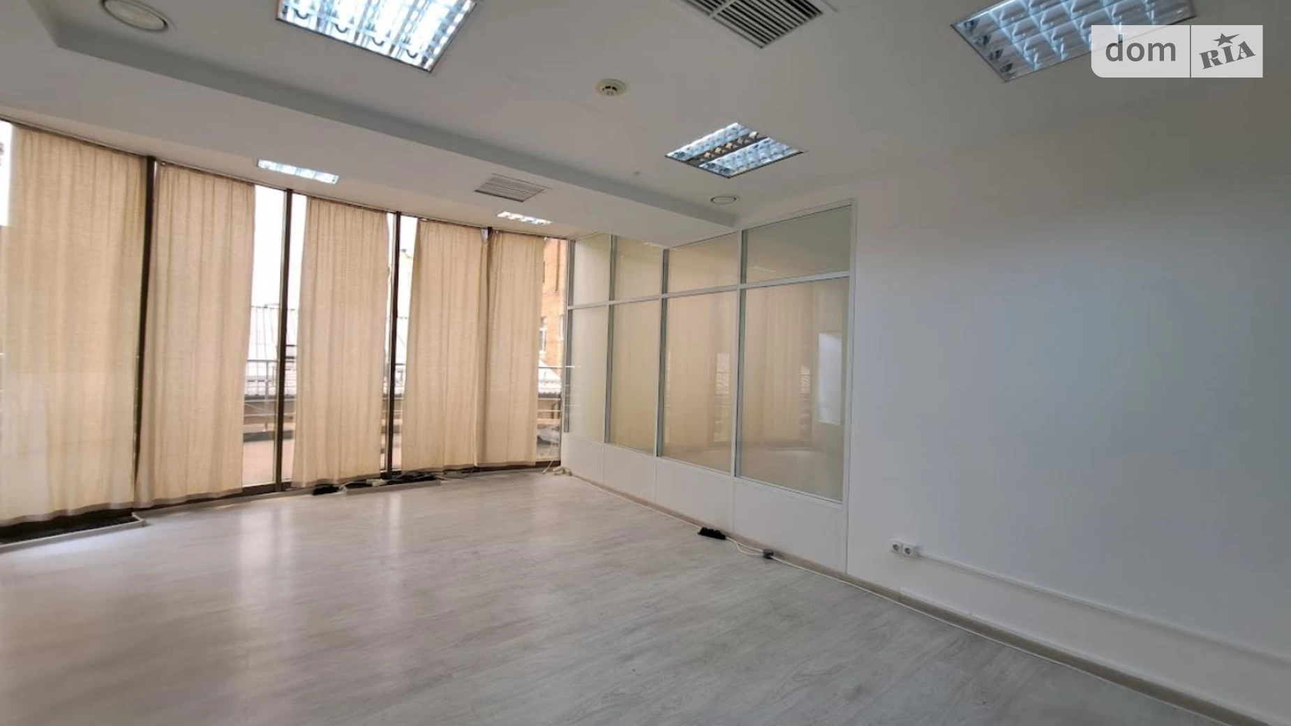 Сдается в аренду офис 230 кв. м в бизнес-центре, цена: 2300 $ - фото 3