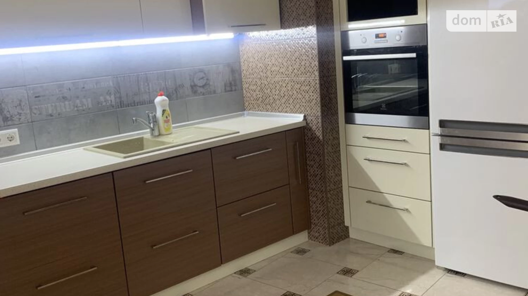 Сдается в аренду 1-комнатная квартира 50 кв. м в Львове, ул. Мовы Василя - фото 2