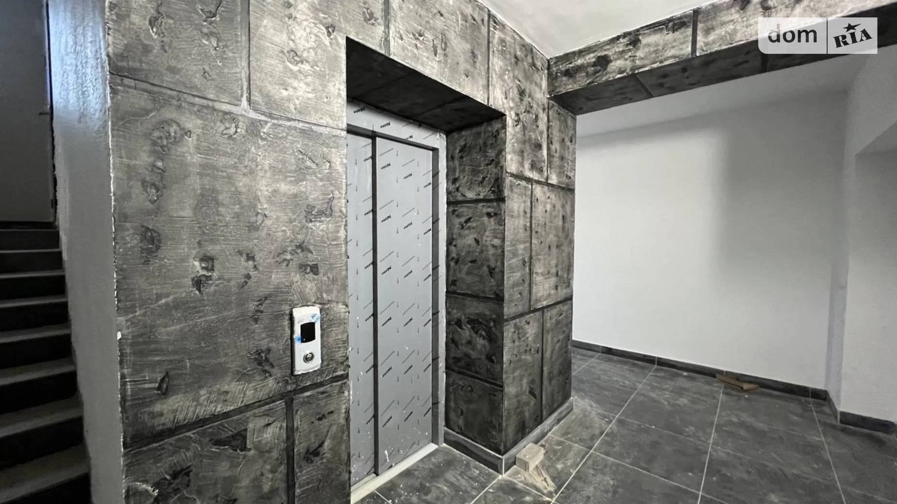 Продается 1-комнатная квартира 43.1 кв. м в Ивано-Франковске, цена: 42500 $ - фото 2