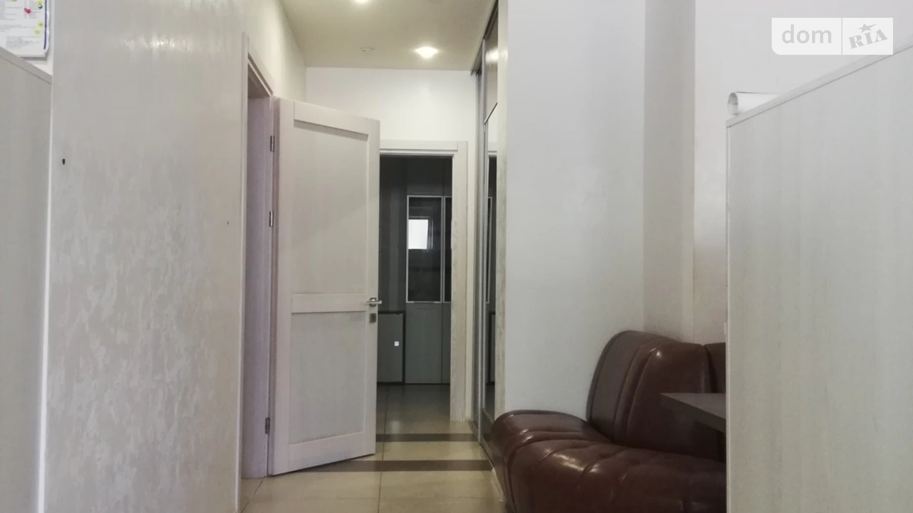Продается офис 202.8 кв. м в бизнес-центре, цена: 320000 $ - фото 5