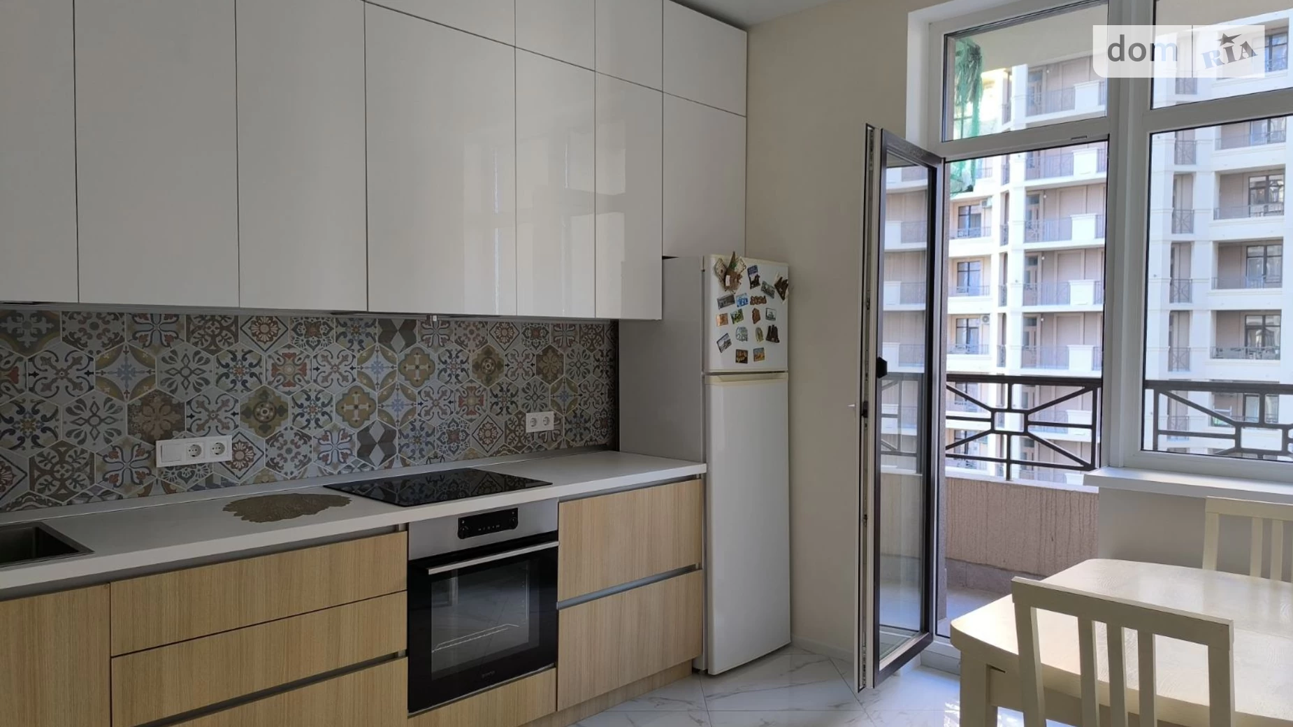 Продается 1-комнатная квартира 43 кв. м в Одессе, пер. Курортный, 1 - фото 2
