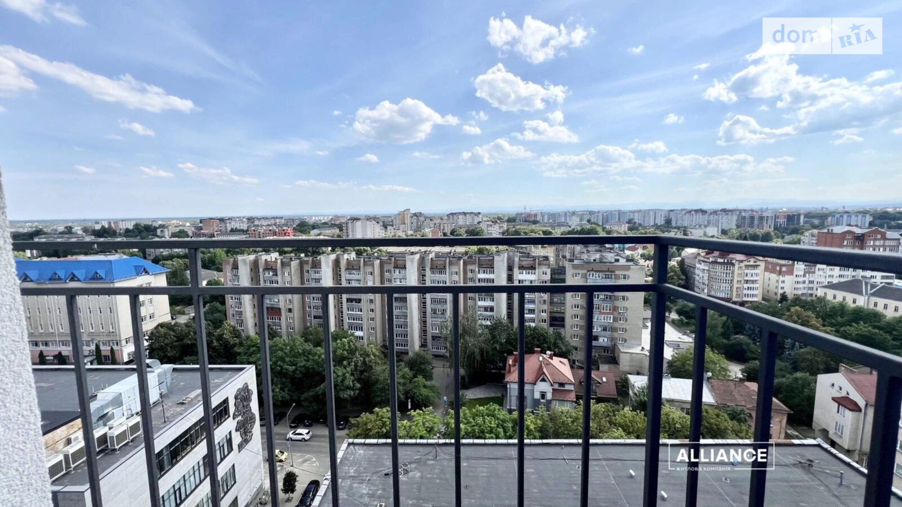 Продается 1-комнатная квартира 43 кв. м в Ивано-Франковске, ул. Коновальца Евгения, 35 - фото 2