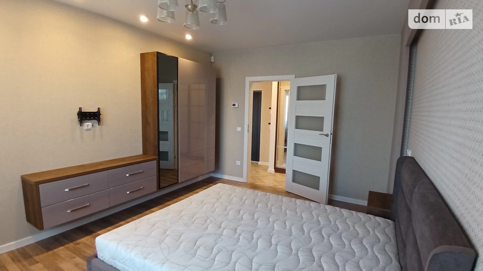 Продается 2-комнатная квартира 70.6 кв. м в Криховцах, ул. Приозерная - фото 2