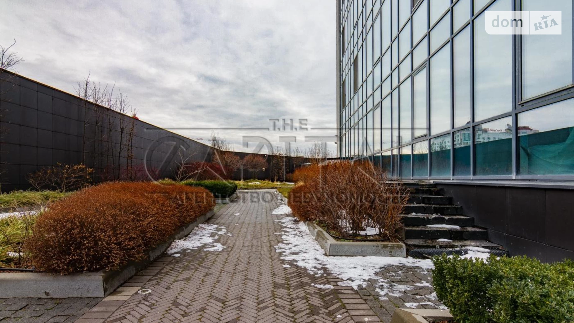 Сдается в аренду офис 294 кв. м в бизнес-центре, цена: 2940 $ - фото 2