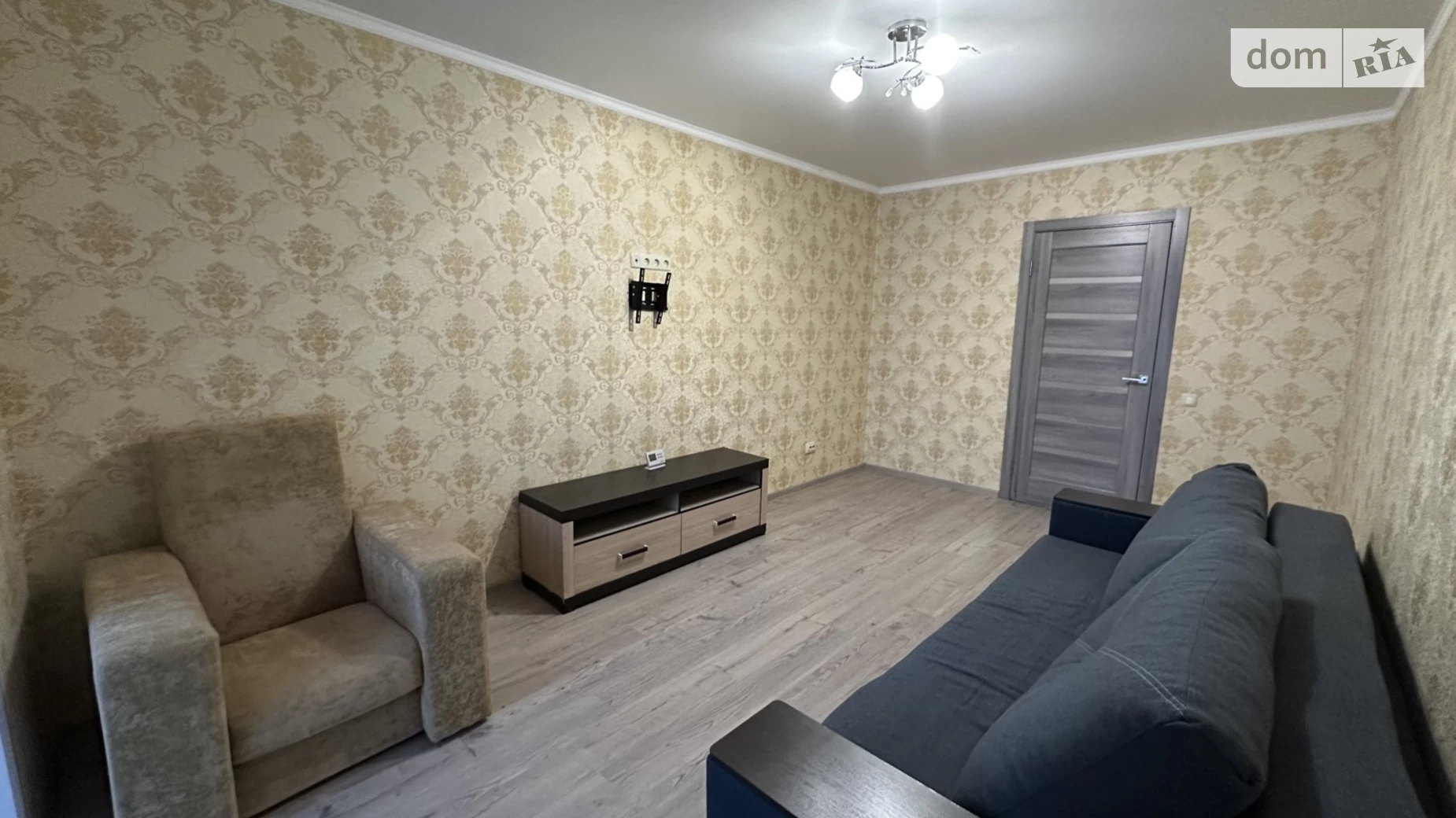 Продается 1-комнатная квартира 45.7 кв. м в Чернигове, ул. Курсанта Еськова - фото 2