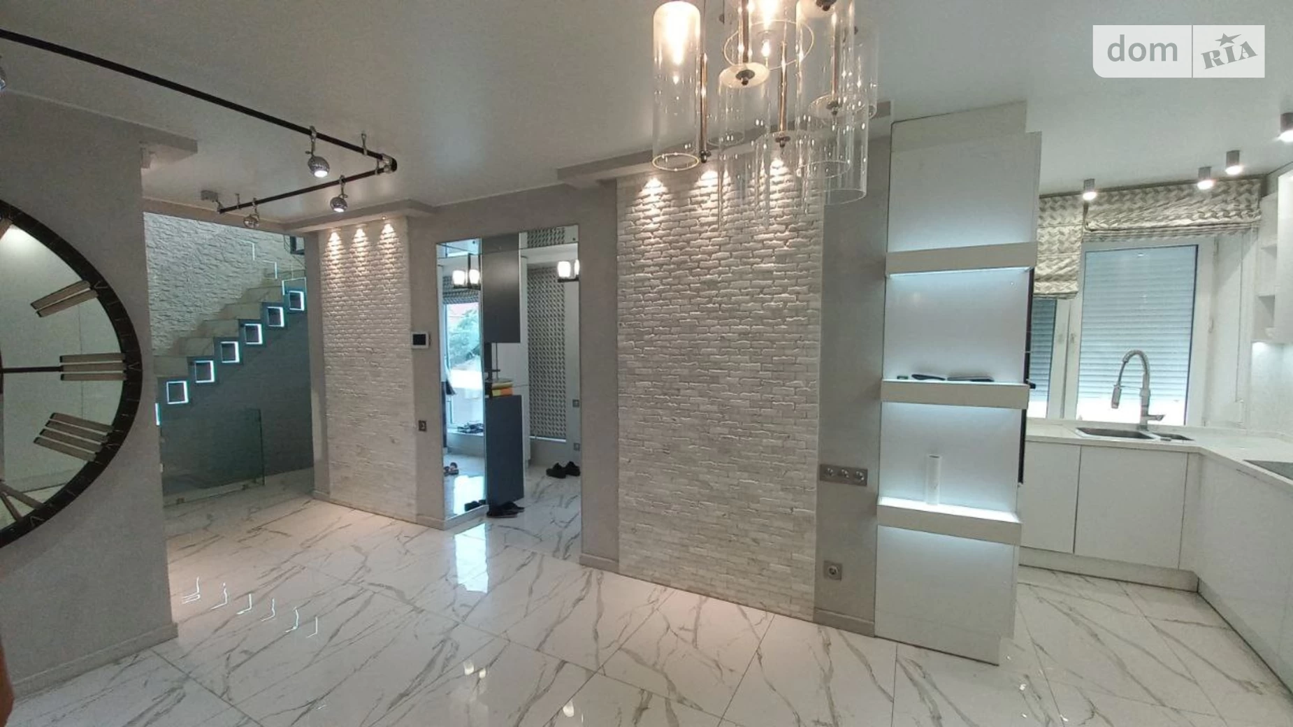 Продается дом на 2 этажа 280 кв. м с садом, цена: 209000 $ - фото 2