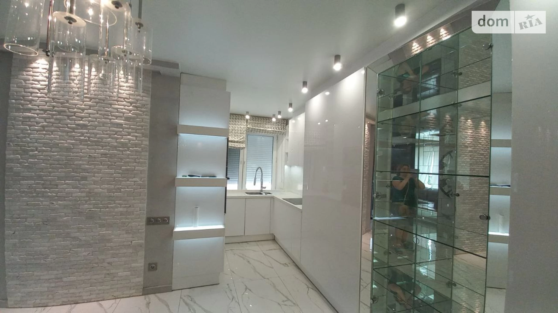 Продается дом на 2 этажа 280 кв. м с садом, цена: 209000 $ - фото 2