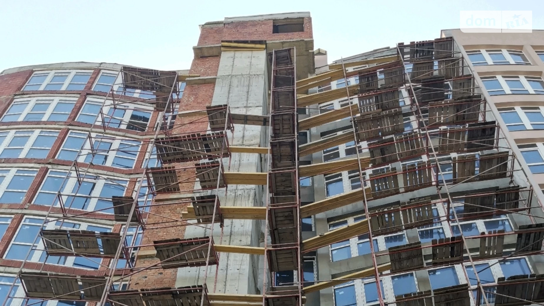 Продається 3-кімнатна квартира 75 кв. м у Чернівцях, вул. Буковинська, 33А - фото 2