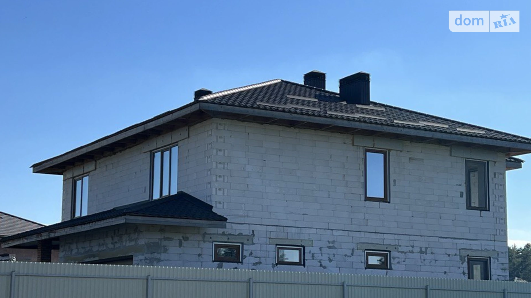 Продается дом на 2 этажа 261.5 кв. м с подвалом, цена: 200000 € - фото 2