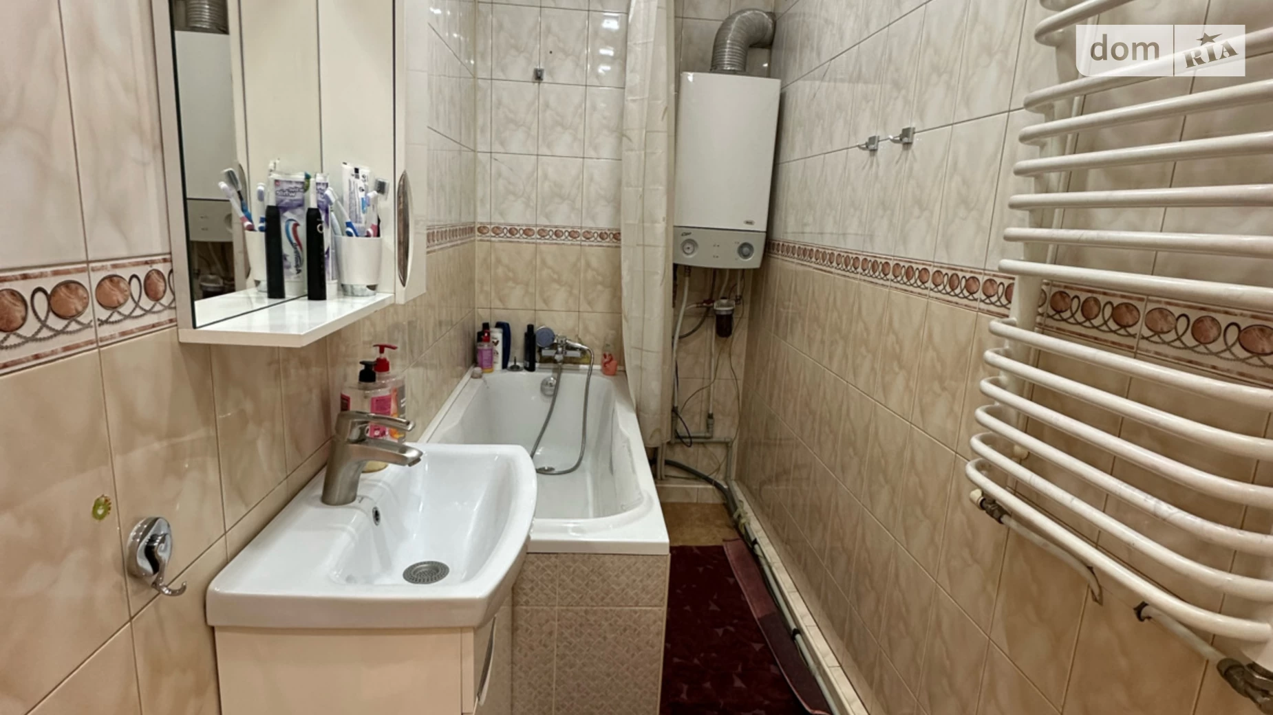 Продается 3-комнатная квартира 95.1 кв. м в Черновцах, ул. Федьковича Юрия - фото 4