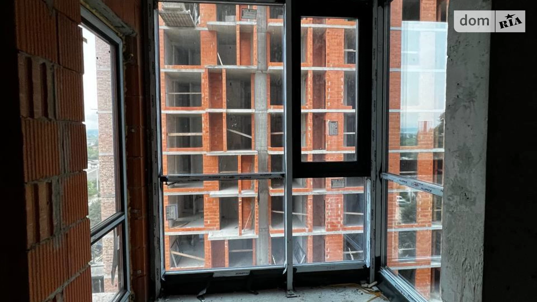 Продается 1-комнатная квартира 43 кв. м в Ивано-Франковске, ул. Ленкавского - фото 2