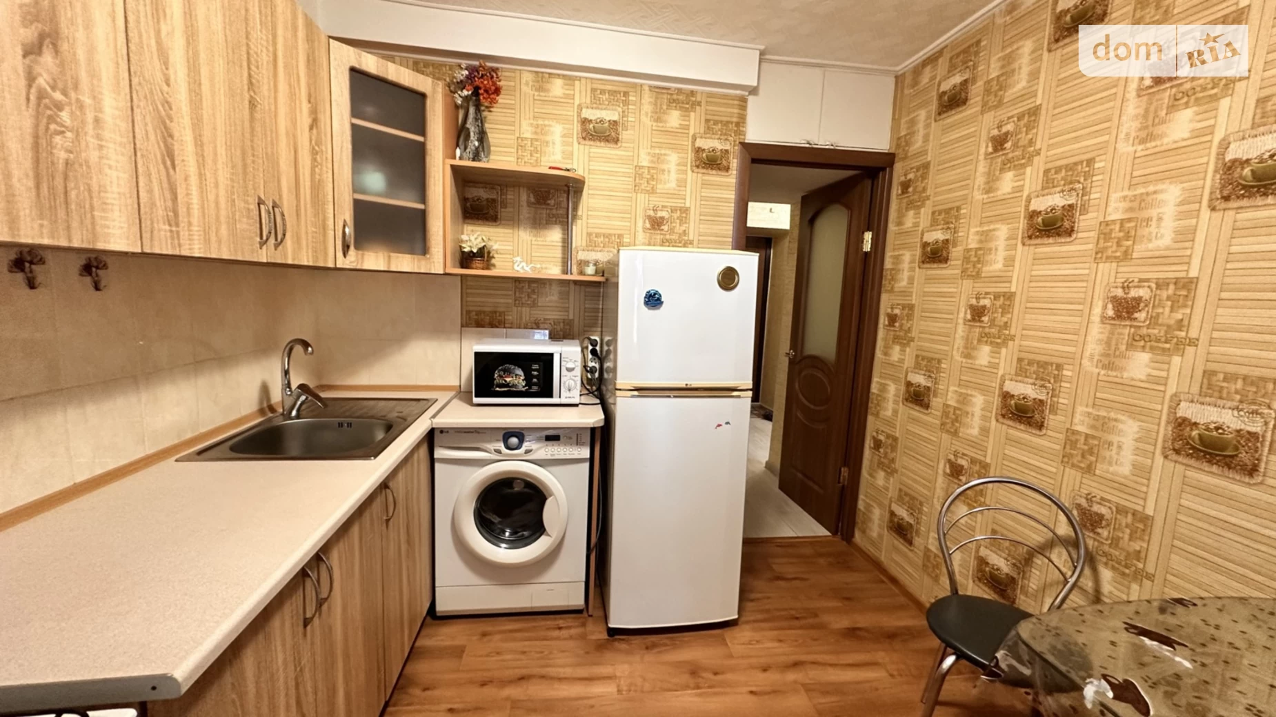 Продається 1-кімнатна квартира 38 кв. м у Чорноморську, вул. Захисників України(1 Травня), 17 - фото 2