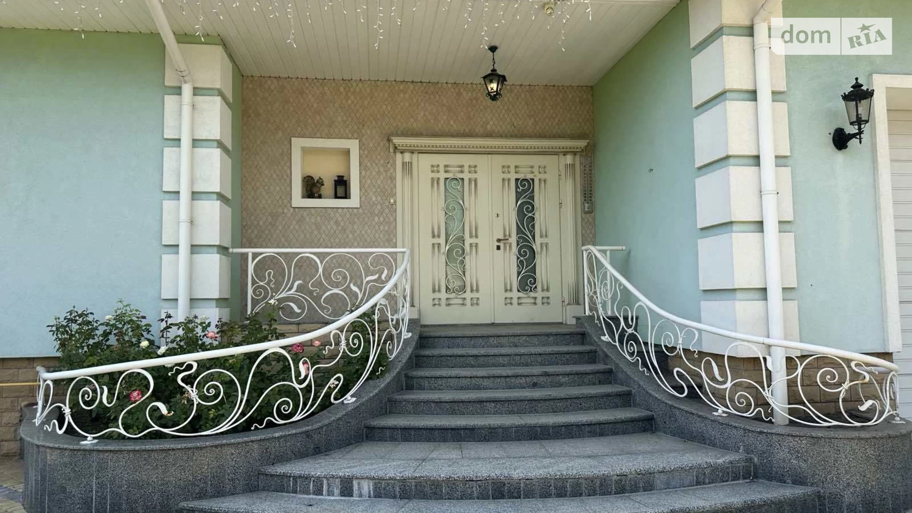 Продается дом на 2 этажа 354 кв. м с верандой, цена: 350000 € - фото 2