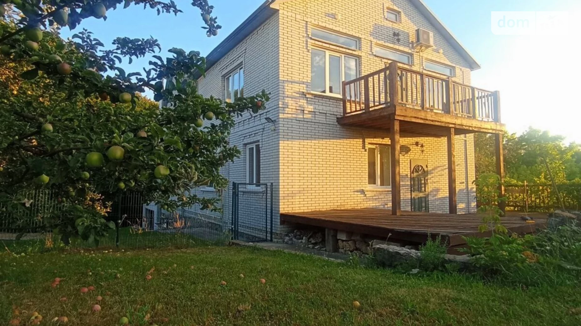 Продается дом на 3 этажа 353 кв. м с участком, ул. Независимости - фото 2