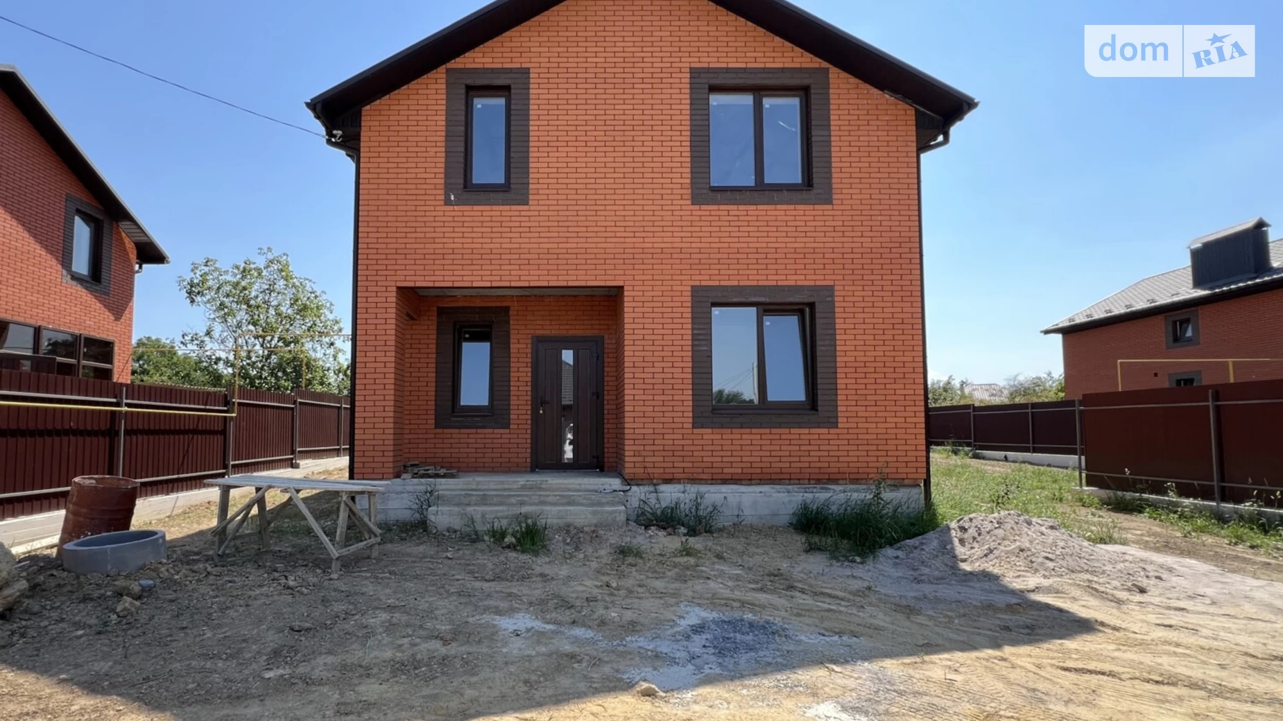 Продается дом на 2 этажа 120 кв. м с садом, цена: 85000 $ - фото 2