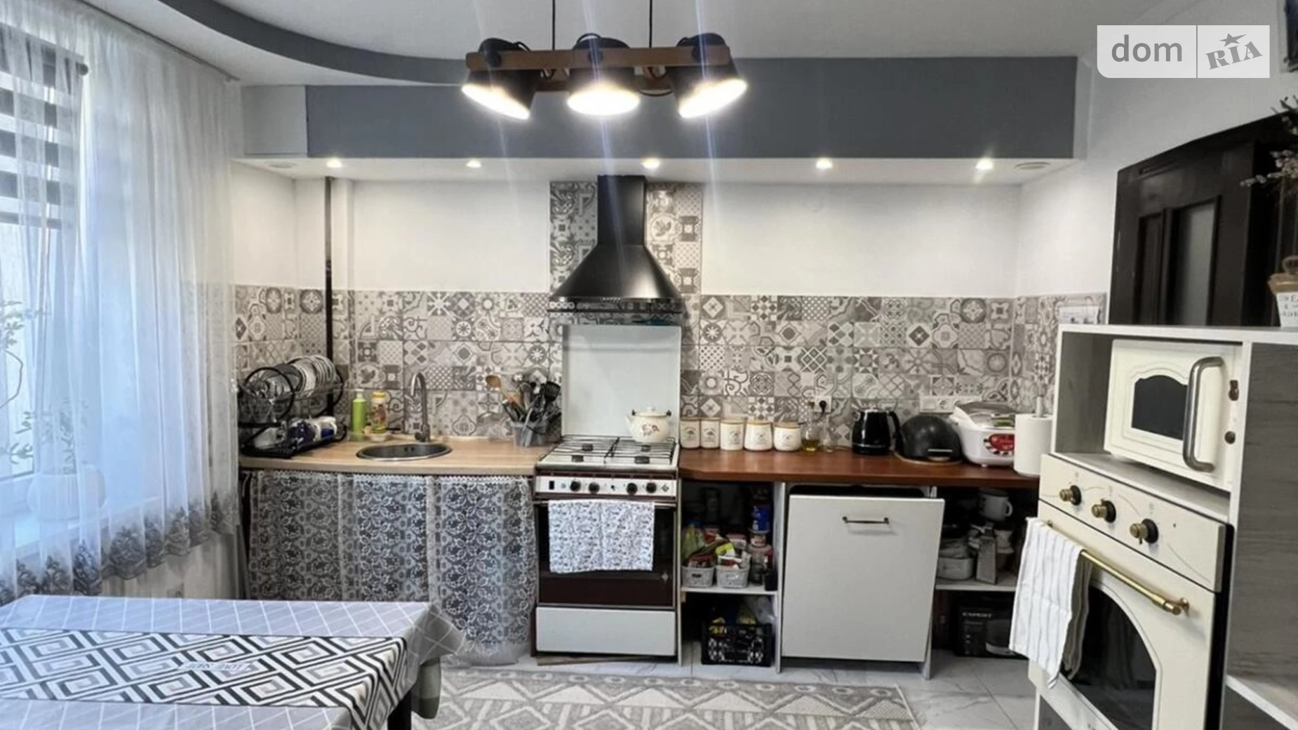Продается 4-комнатная квартира 98 кв. м в Солонке, ул. Центральная - фото 3