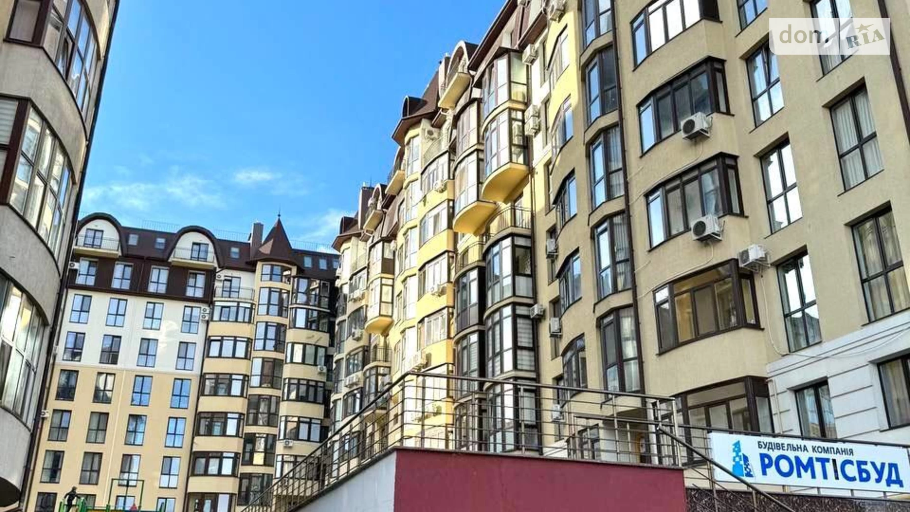 Продается 3-комнатная квартира 106 кв. м в Черновцах, ул. Александра Петрищука(Суворова Александра) - фото 3