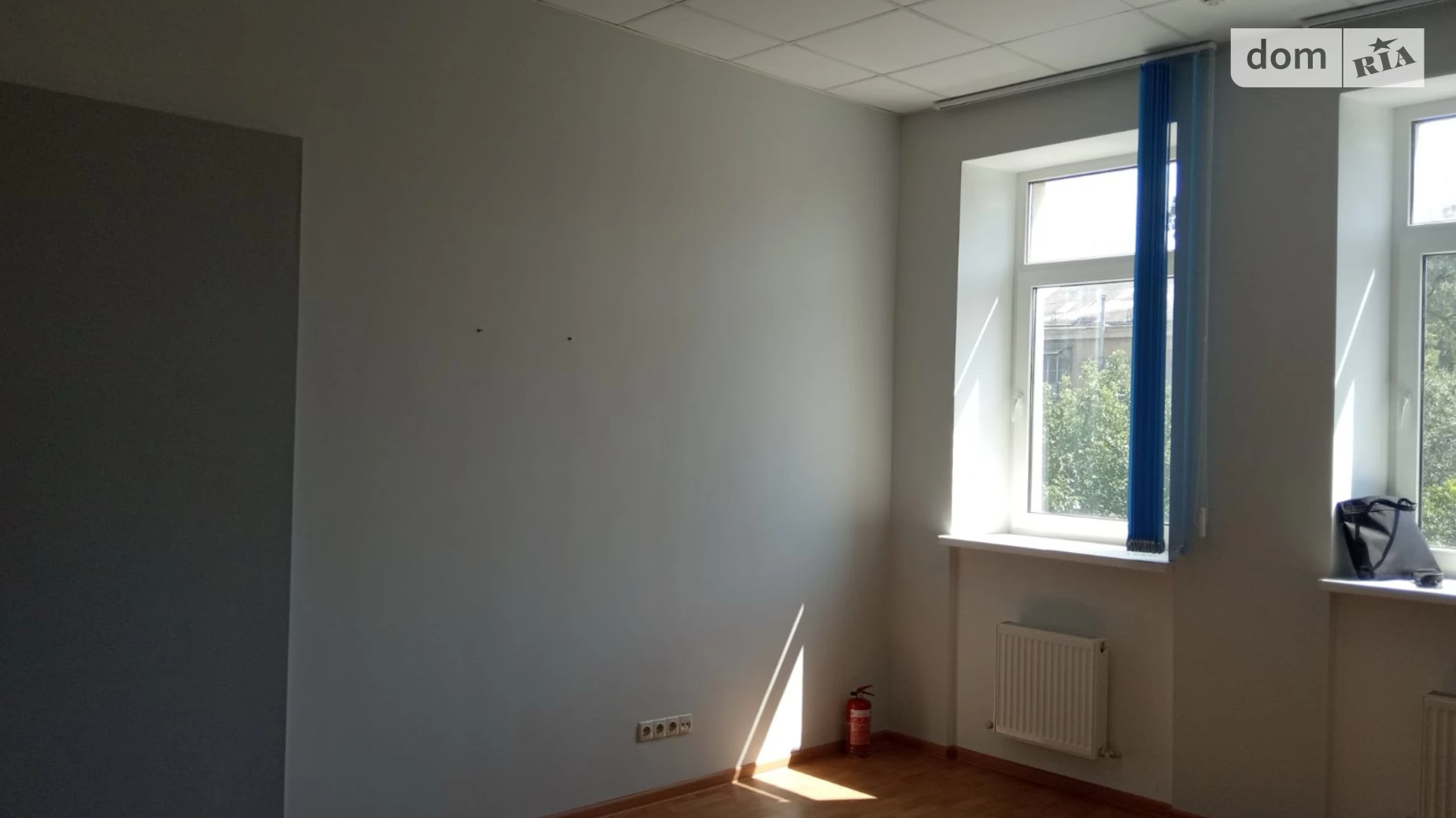 Сдается в аренду офис 51.86 кв. м в бизнес-центре, цена: 12965 грн - фото 4