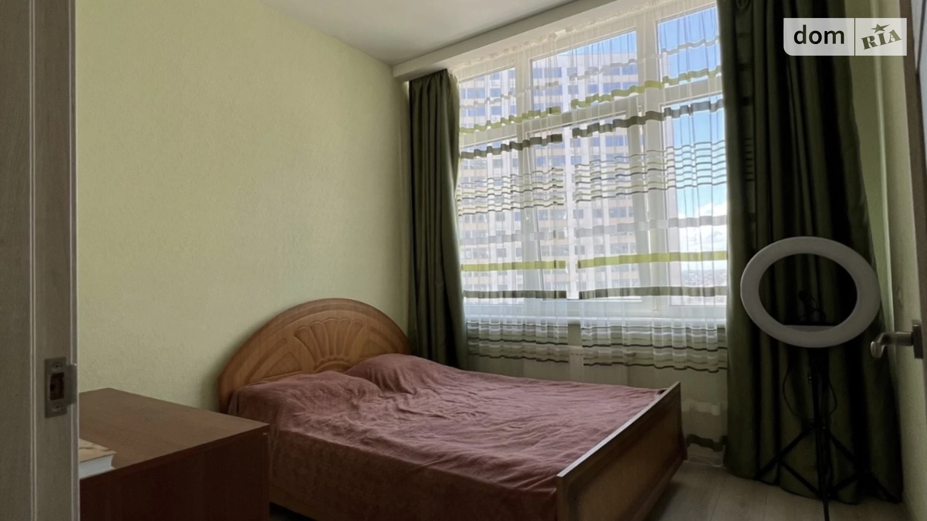 Продается 1-комнатная квартира 38 кв. м в Одессе, ул. Жемчужная, 6 - фото 2