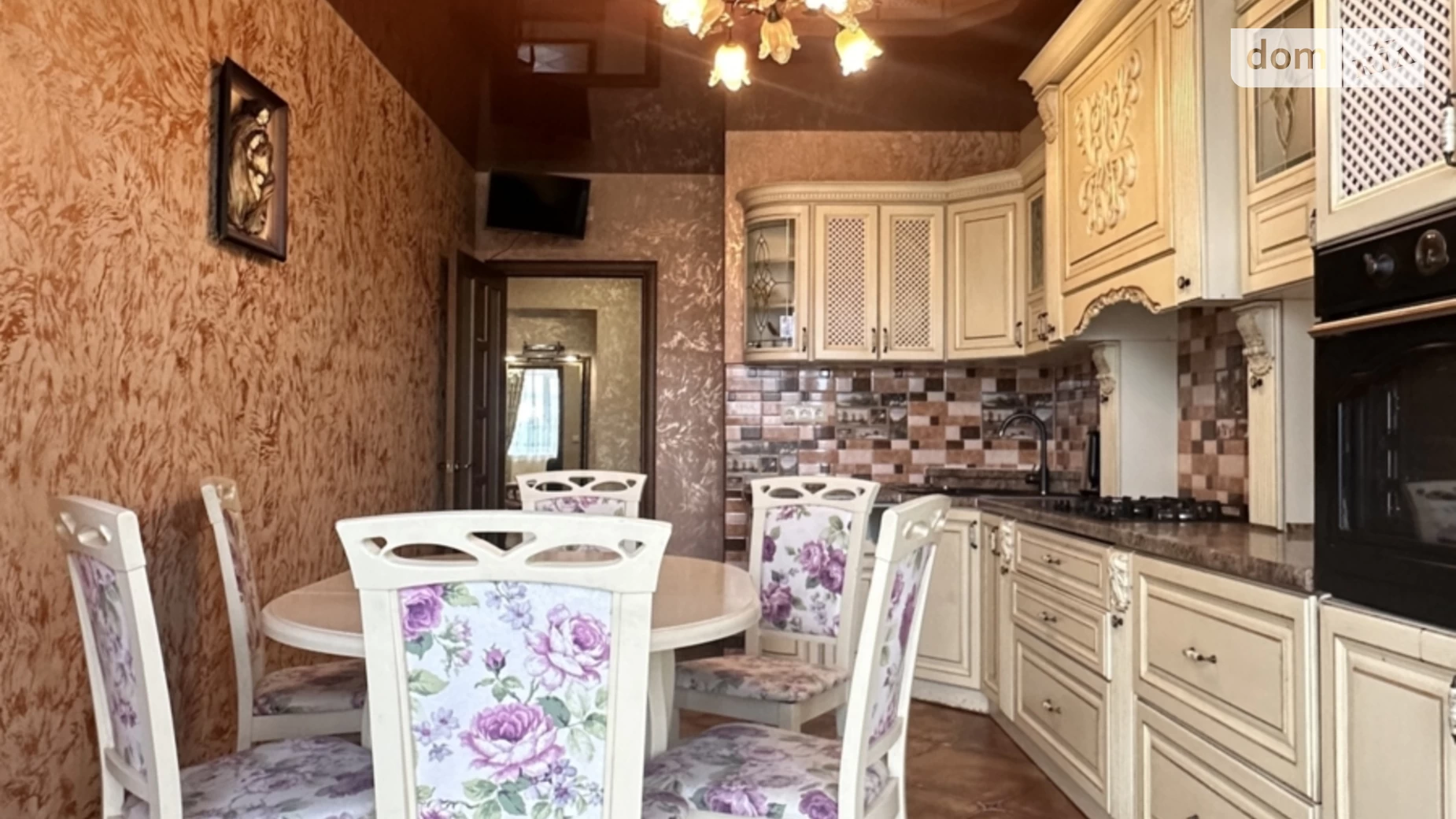Продается 2-комнатная квартира 69.3 кв. м в Ивано-Франковске, ул. Бытовая, 4 - фото 2
