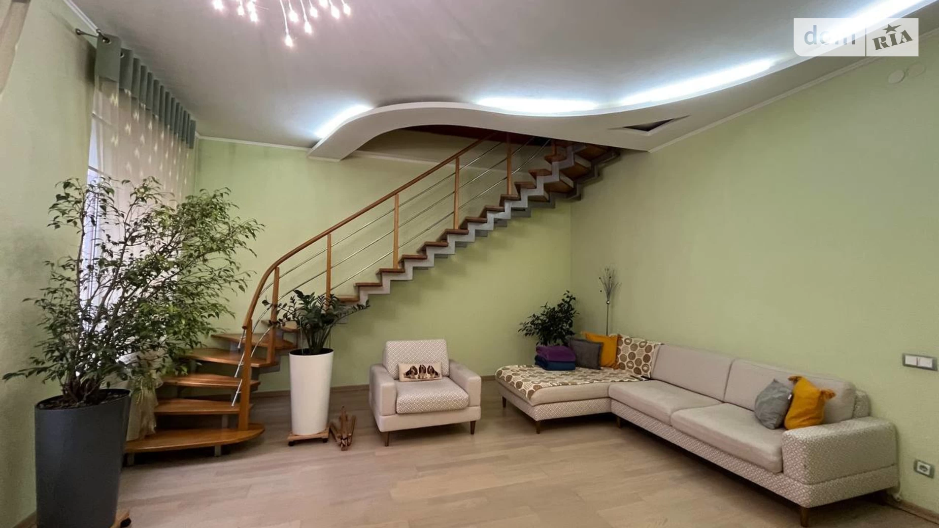 Продається 4-кімнатна квартира 243.5 кв. м у Чернівцях, вул. Хмельницького Богдана - фото 3