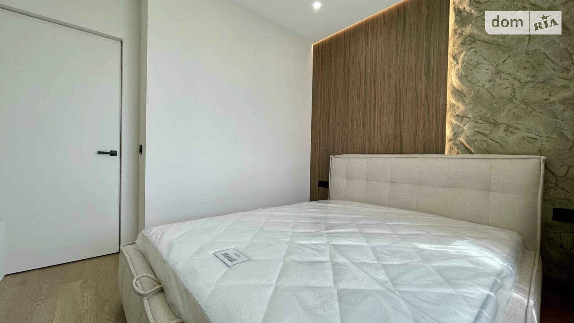 Продается 1-комнатная квартира 43 кв. м в Ивано-Франковске, ул. Волошина Августина, 2 - фото 4