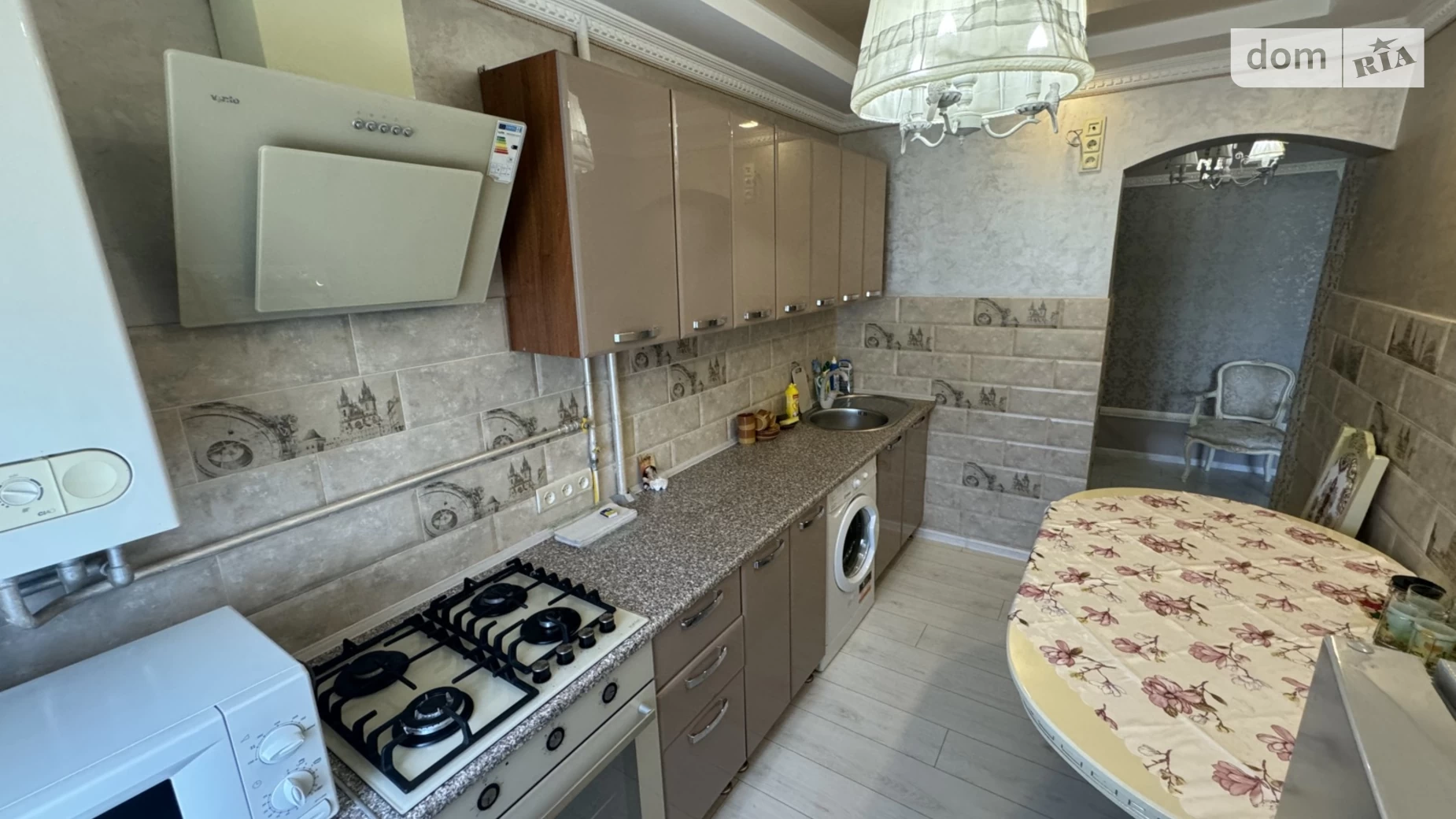 Продается 3-комнатная квартира 70 кв. м в Мукачеве, ул. Росвиговская, 26 - фото 2
