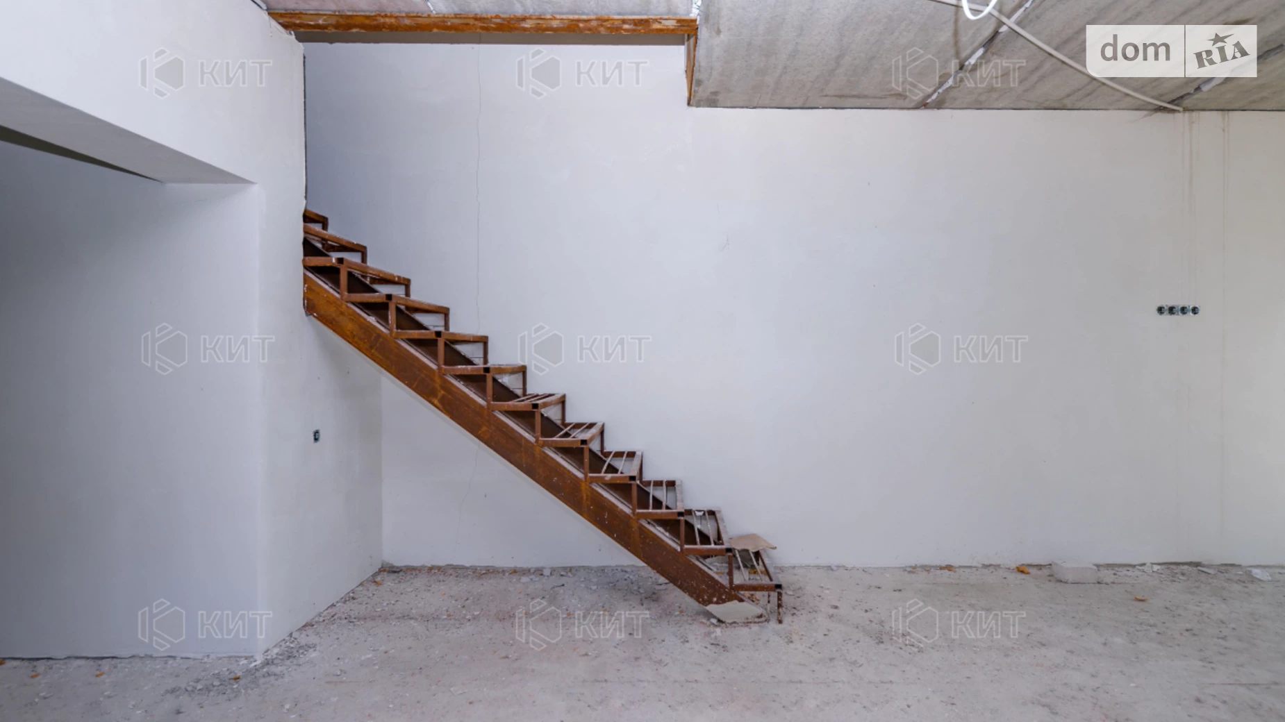 Продается дом на 2 этажа 300 кв. м с балконом, цена: 100000 $ - фото 5