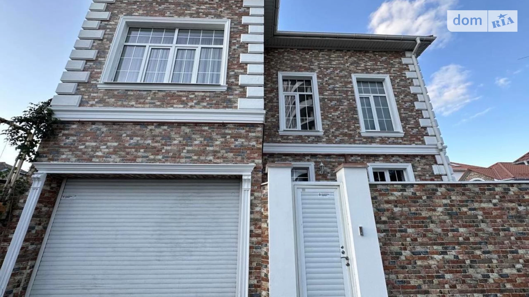 Продается дом на 3 этажа 233 кв. м с гаражом, цена: 350000 $ - фото 2