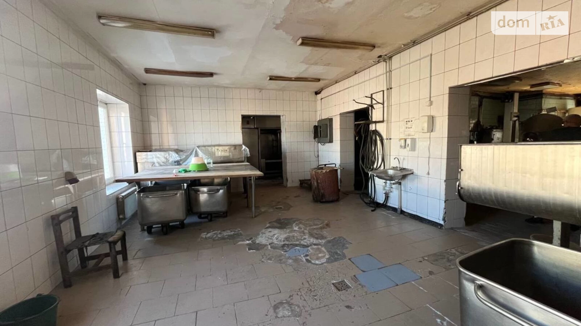 Продается объект сферы услуг 800 кв. м в 3-этажном здании, цена: 250000 $ - фото 5