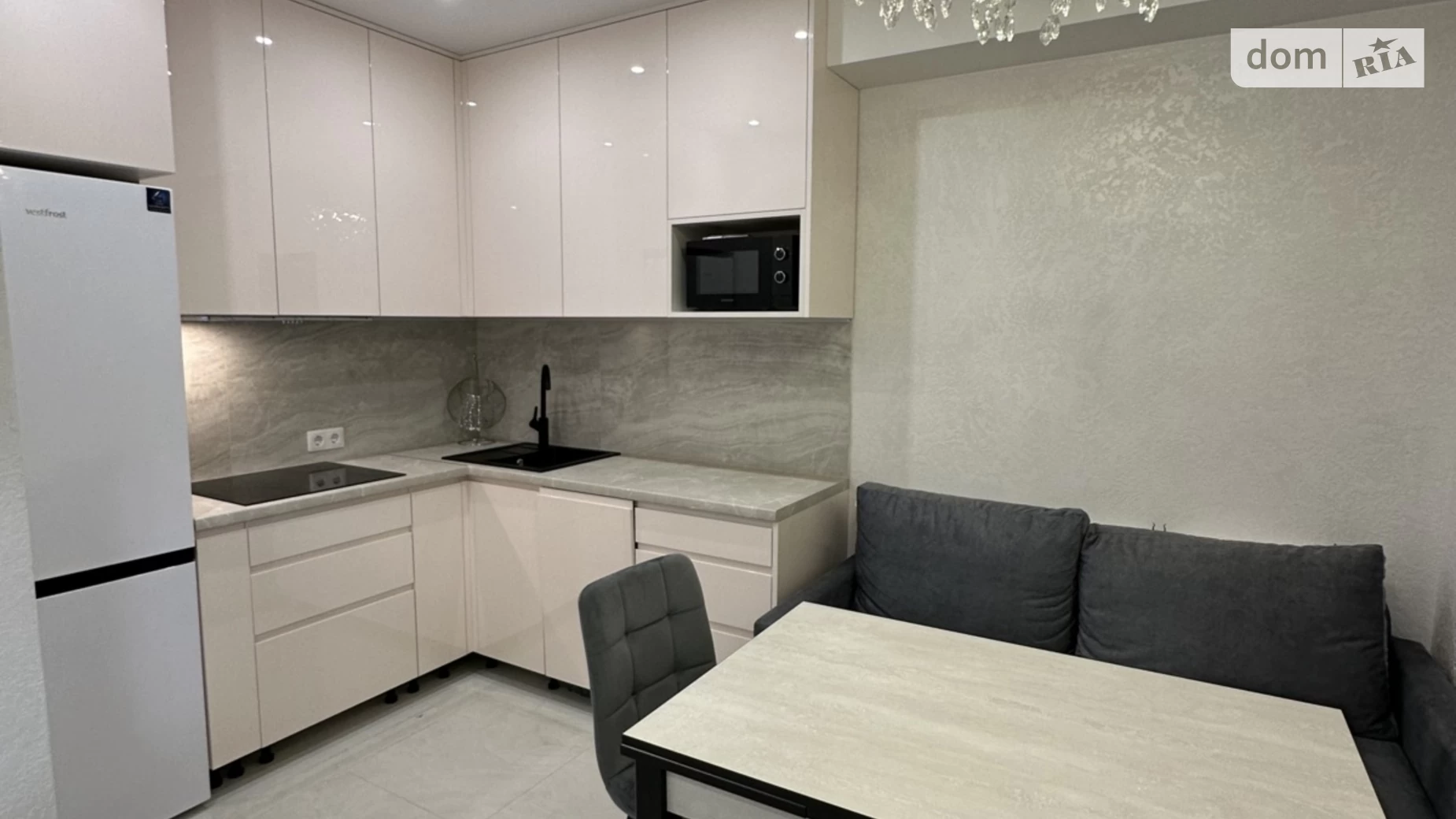 Продається 2-кімнатна квартира 42.5 кв. м у Одесі, вул. Літературна, 8 - фото 2