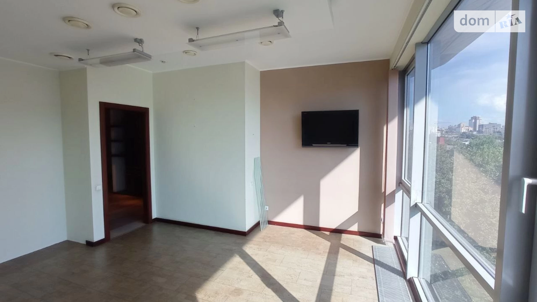 Сдается в аренду офис 140.5 кв. м в бизнес-центре, цена: 1400 $ - фото 5