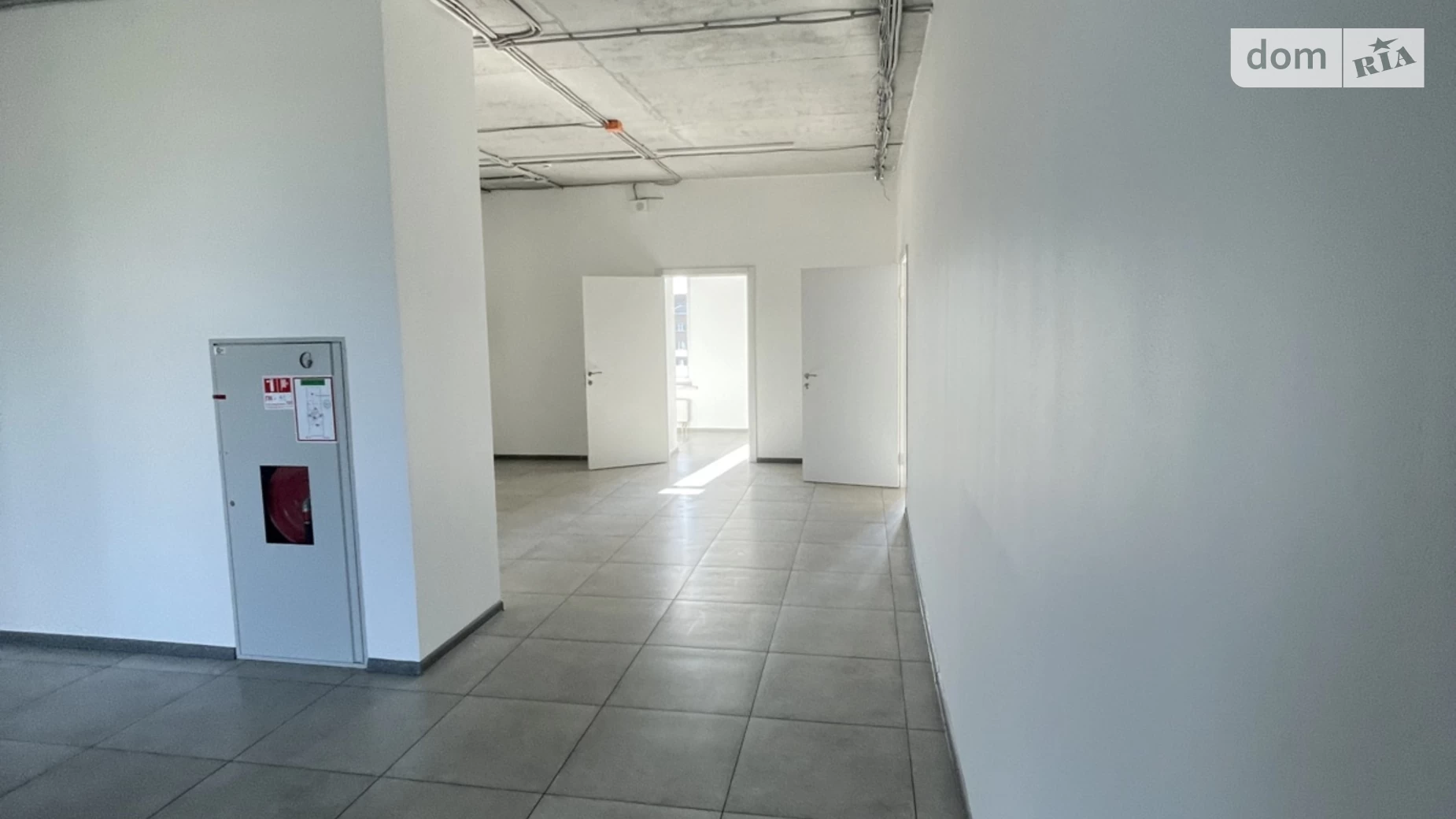 Сдается в аренду офис 351 кв. м в бизнес-центре, цена: 244800 грн - фото 3