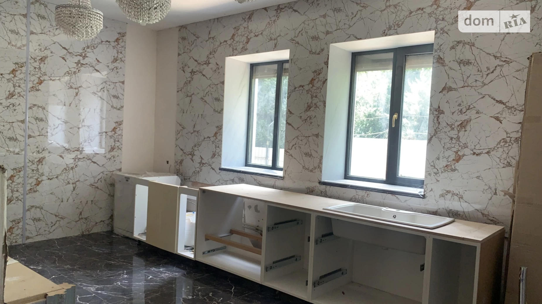 Продается дом на 3 этажа 680 кв. м с гаражом, цена: 770000 $ - фото 2