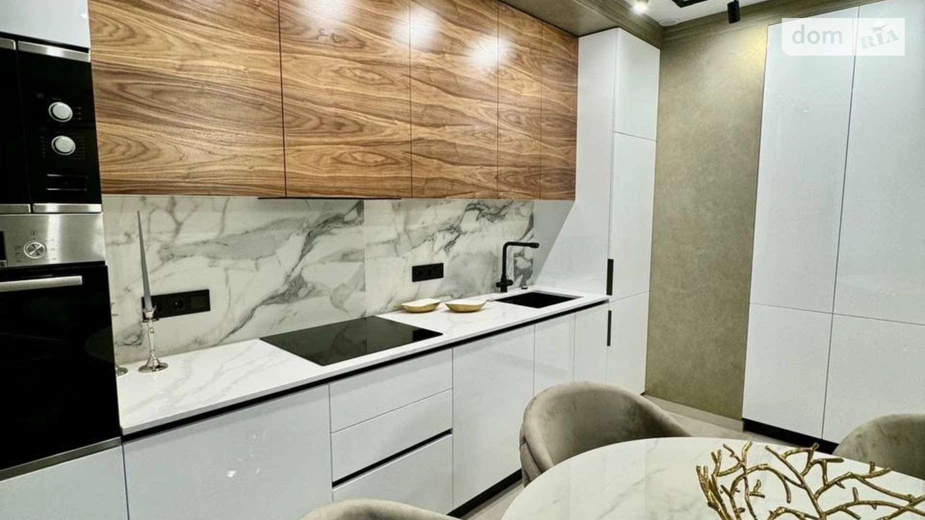 Продается 3-комнатная квартира 108.6 кв. м в Одессе, ул. Генуэзская, 3В - фото 2