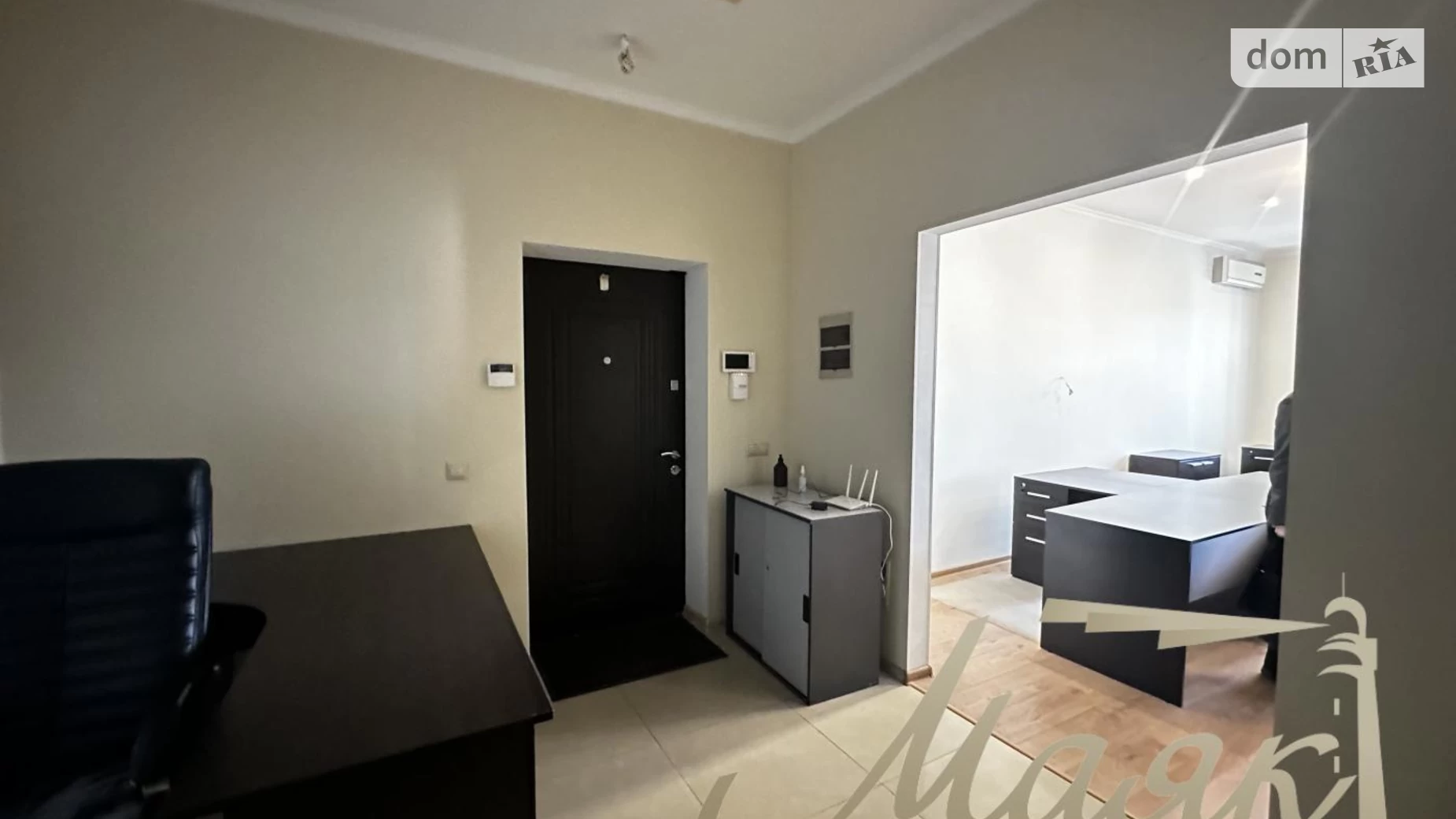 Сдается в аренду офис 120 кв. м в бизнес-центре, цена: 1700 $ - фото 3