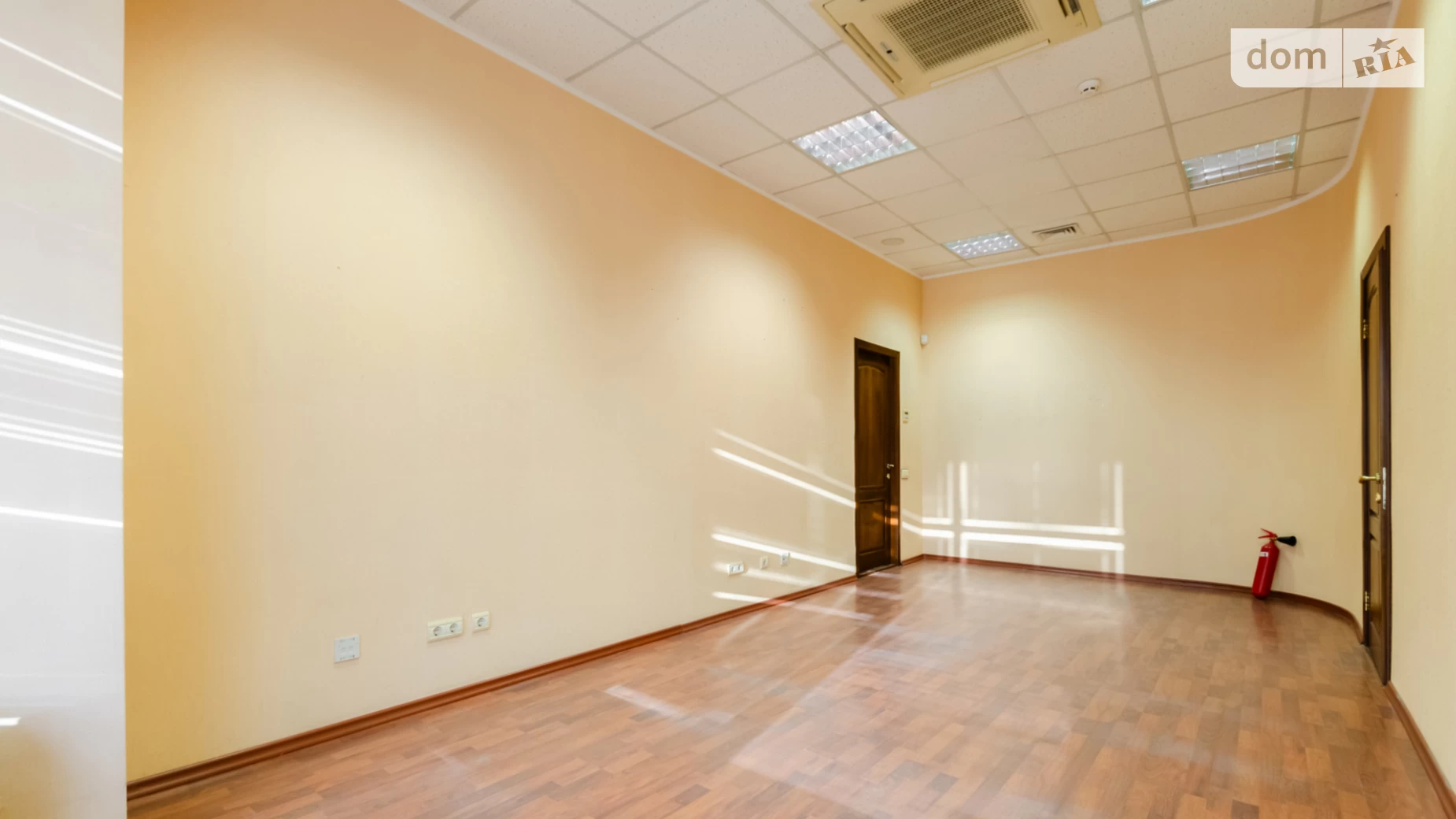 Сдается в аренду офис 65 кв. м в бизнес-центре, цена: 22750 грн - фото 2