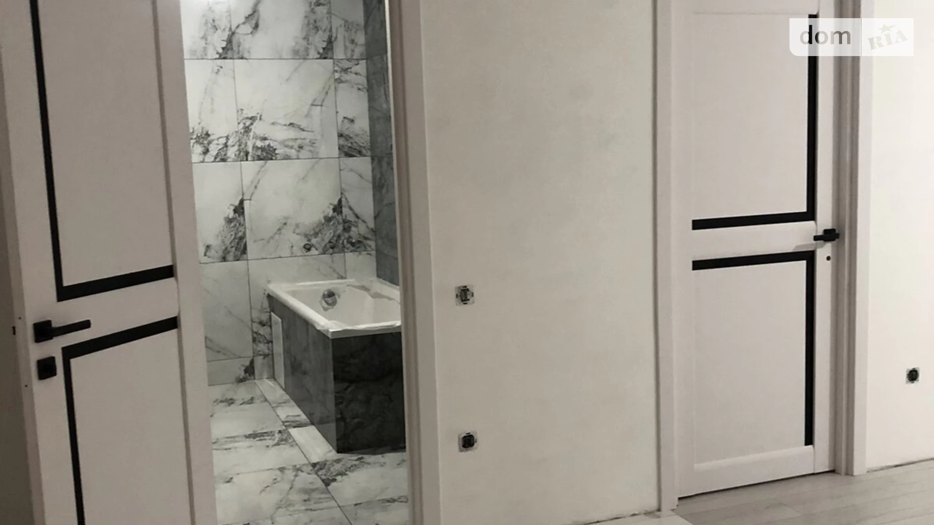 Продается 2-комнатная квартира 65 кв. м в Ивано-Франковске, ул. Химиков, 28 корпус 14 - фото 2