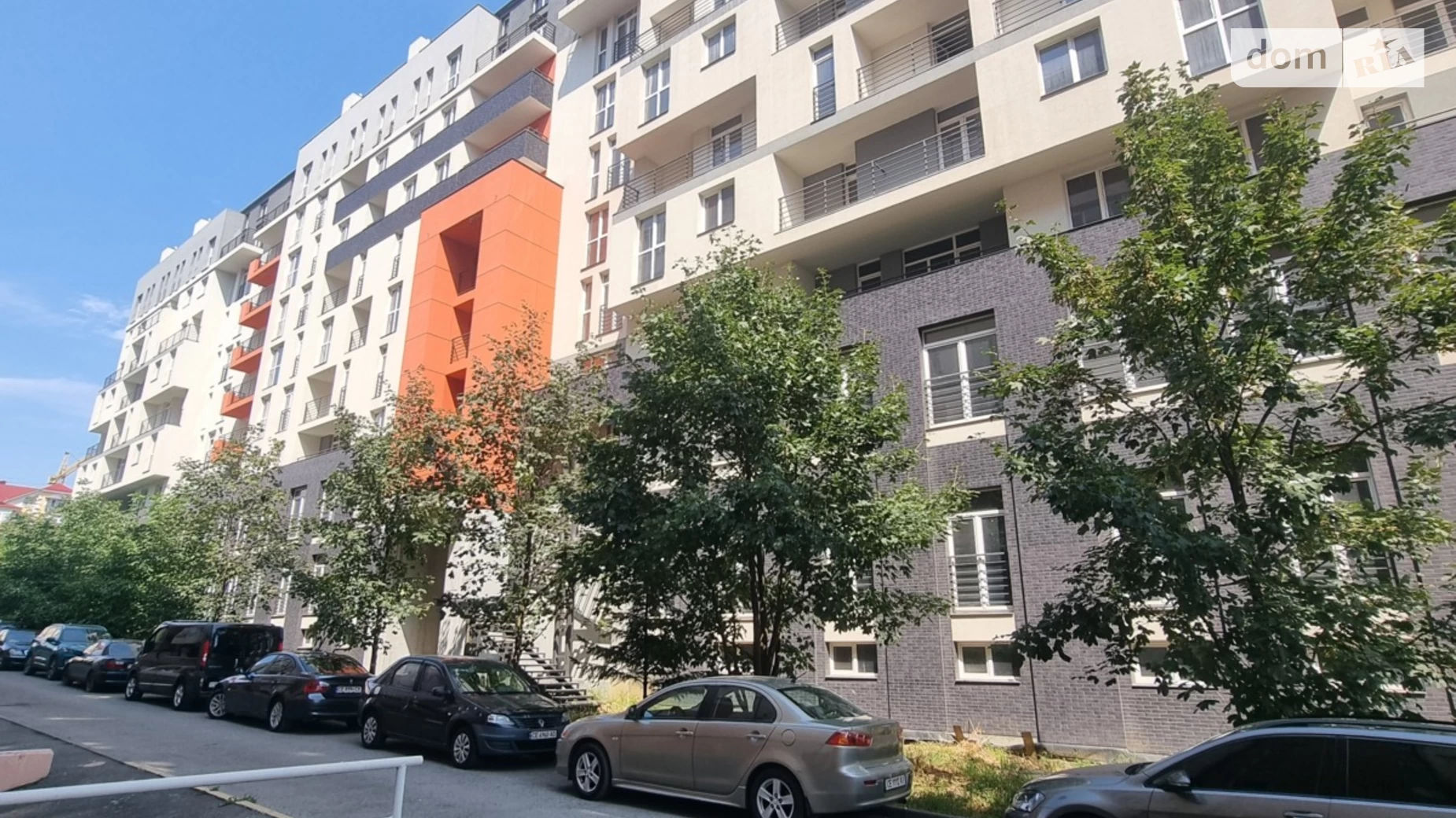 Продается 2-комнатная квартира 78.8 кв. м в Черновцах - фото 2