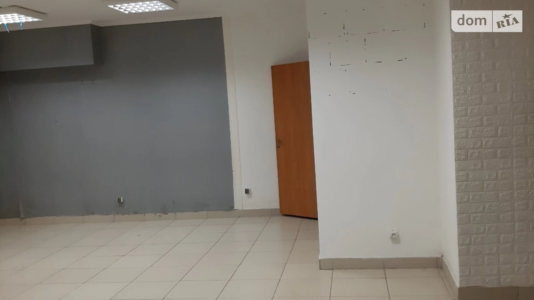 Сдается в аренду офис 80 кв. м в бизнес-центре, цена: 200 $ - фото 2