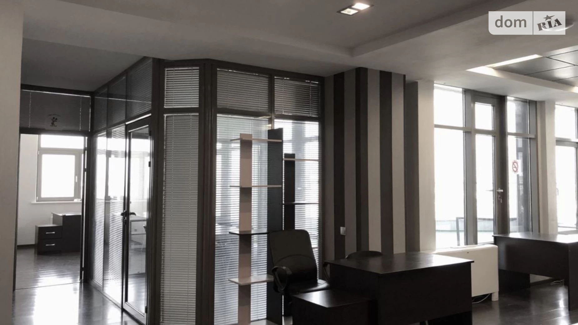 Сдается в аренду офис 130 кв. м в бизнес-центре, цена: 1500 $ - фото 2