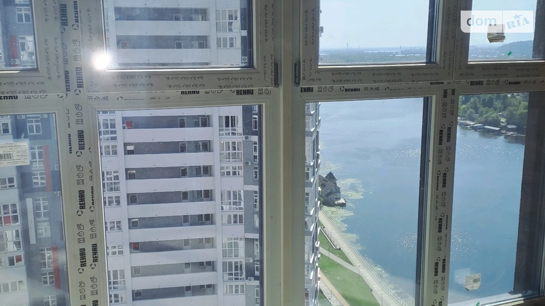 Продается 1-комнатная квартира 53 кв. м в Киеве, ул. Евгения Маланюка(Сагайдака), 101 - фото 2