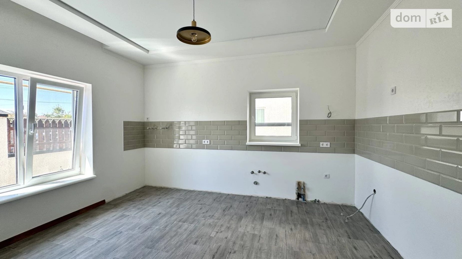 Продается дом на 2 этажа 165 кв. м с бассейном, цена: 128000 $ - фото 3