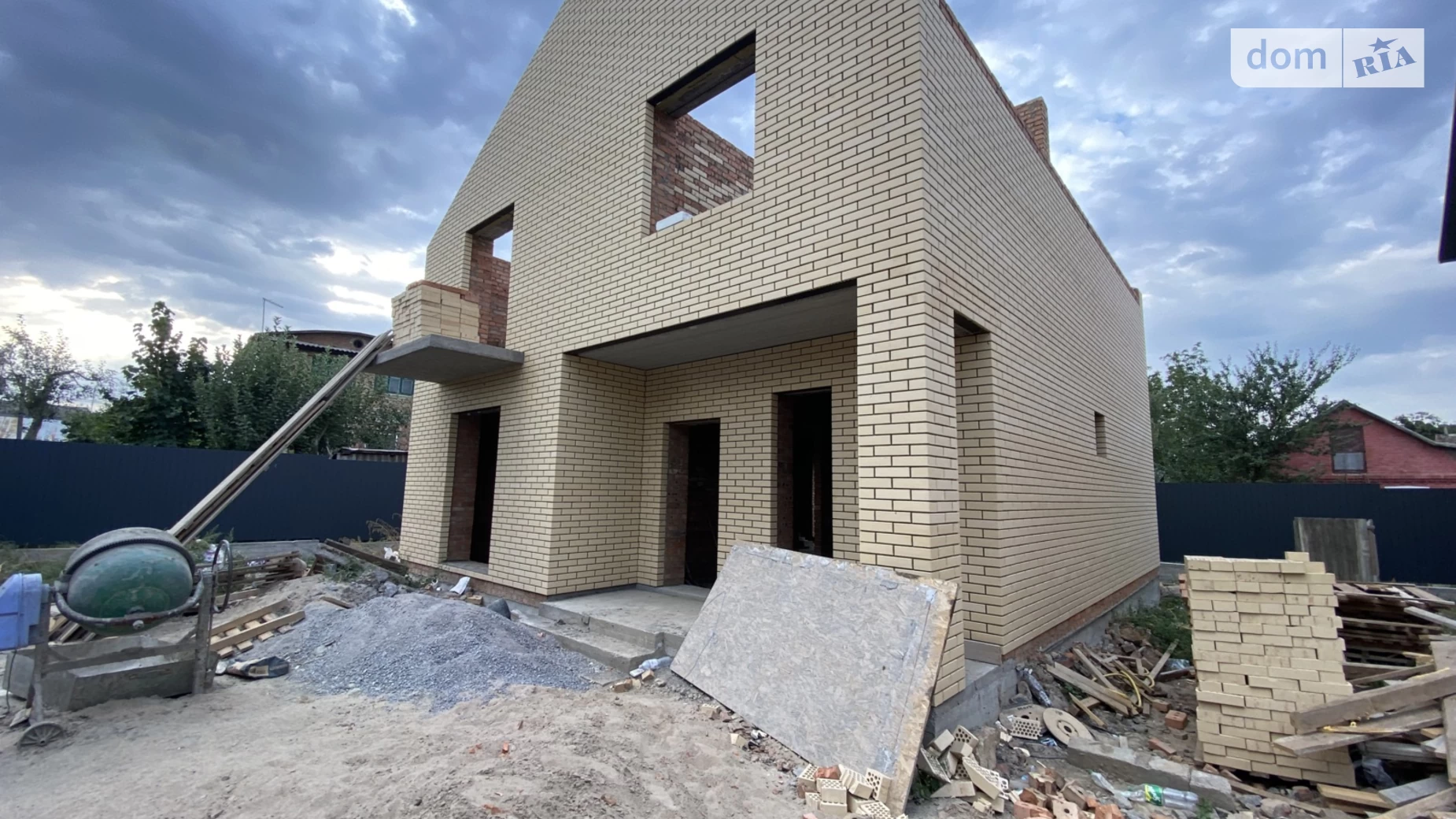 Продается дом на 2 этажа 123 кв. м с садом, цена: 115000 $ - фото 2