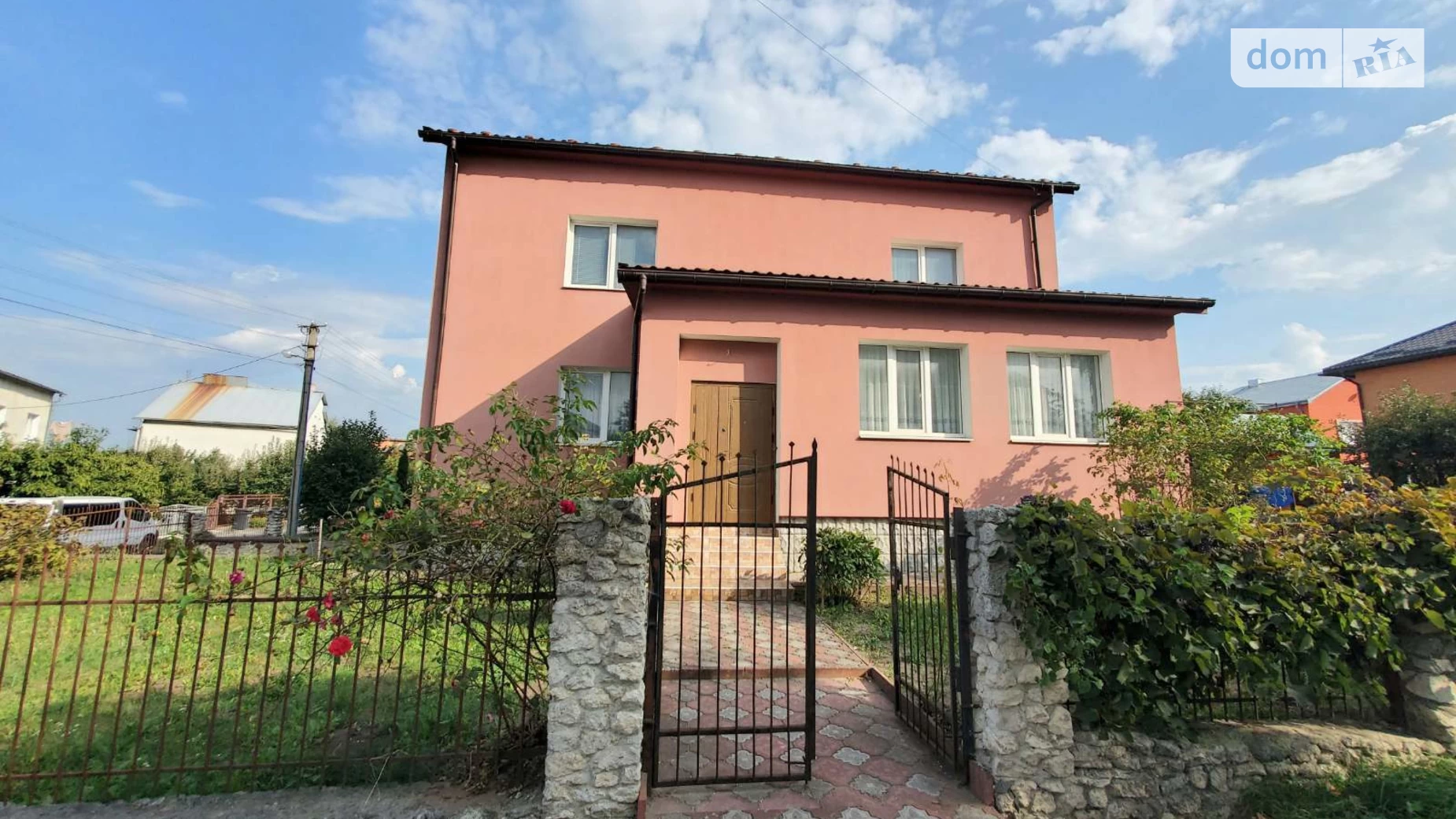Продается дом на 3 этажа 320 кв. м с бассейном, цена: 215000 $ - фото 2