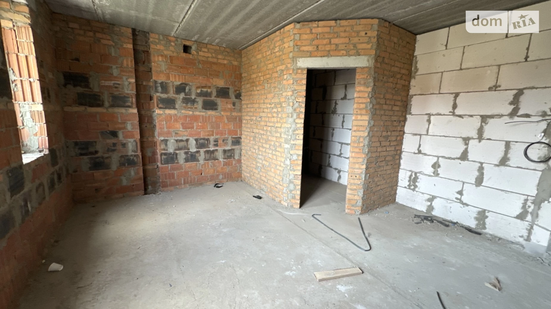 Продается 1-комнатная квартира 37 кв. м в Гостомеле, ул. Юбилейная, 4З - фото 2