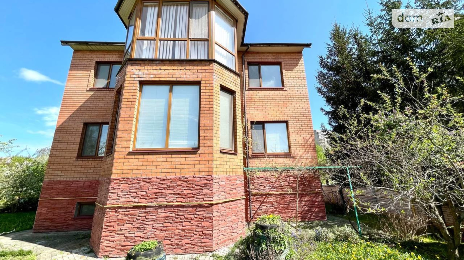 Сдается в аренду дом на 2 этажа 360 кв. м с садом, цена: 1191 € - фото 2