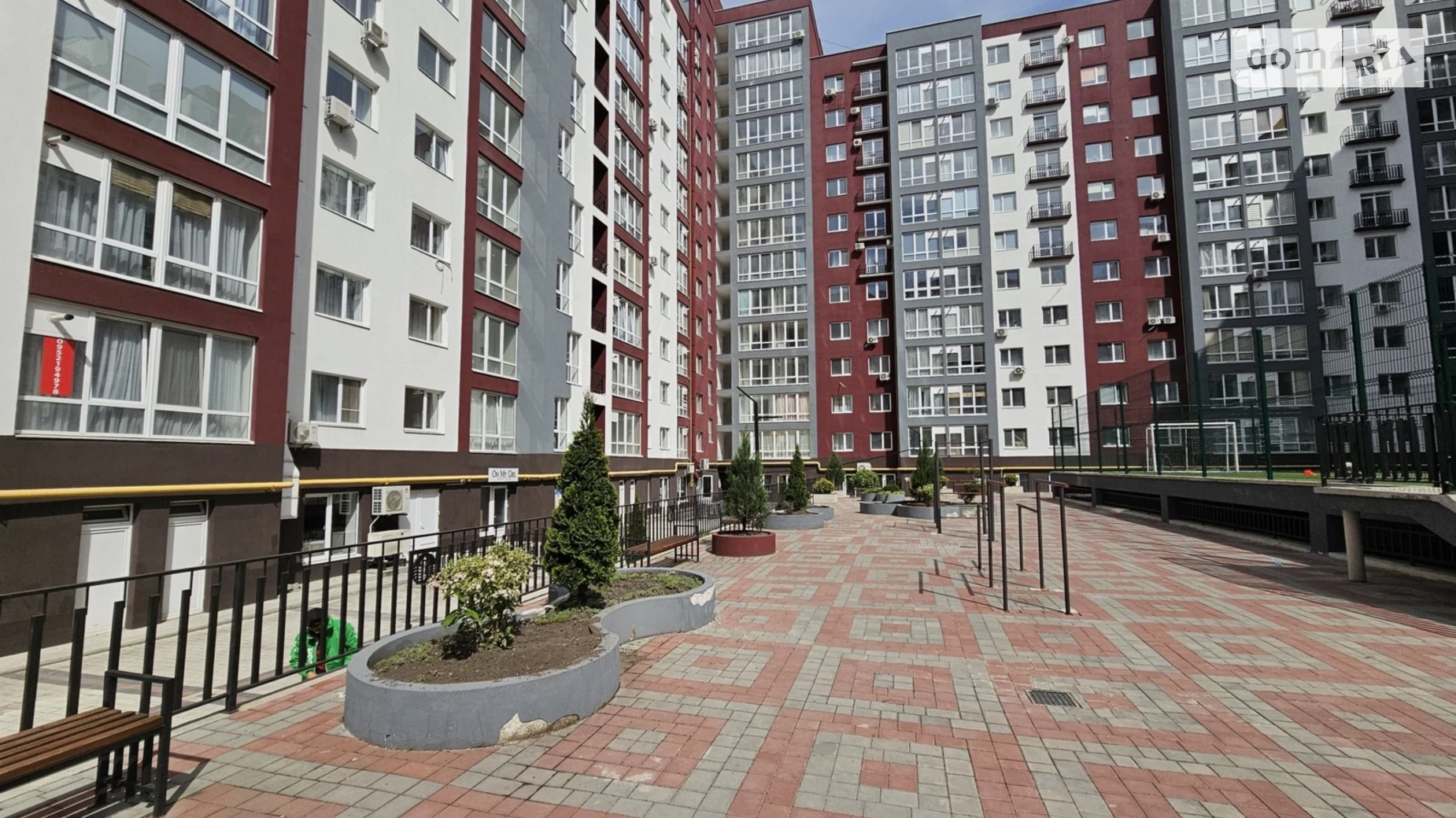 Продается 2-комнатная квартира 65 кв. м в Ивано-Франковске, ул. Княгинин, 44 - фото 2