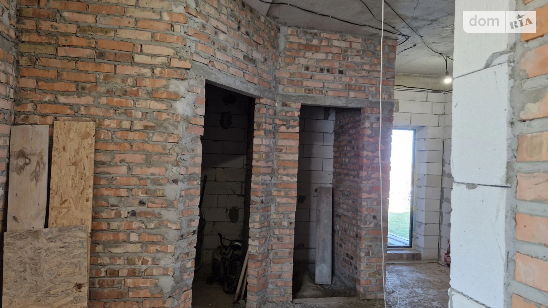 Продается дом на 2 этажа 213.8 кв. м с гаражом, цена: 70000 $ - фото 2